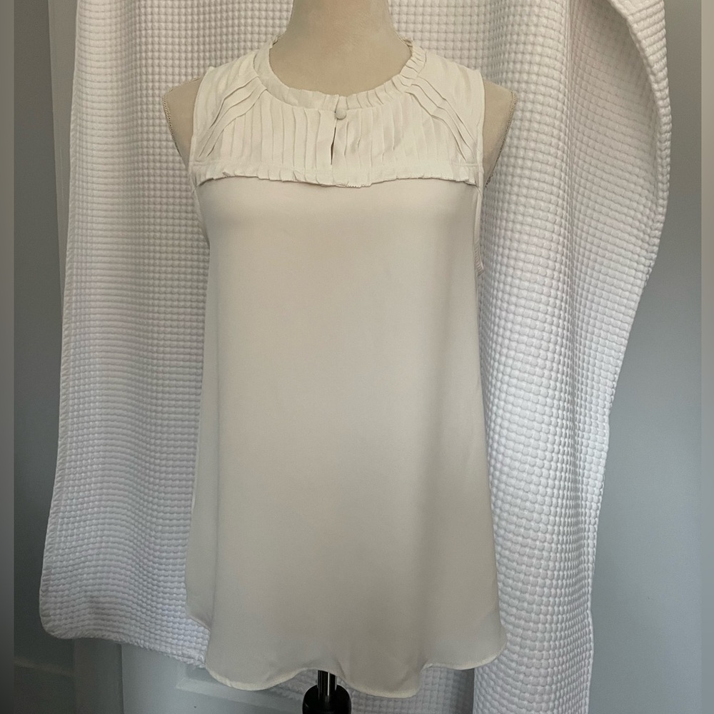 ANN TAYLOR Cream popover shell size S.